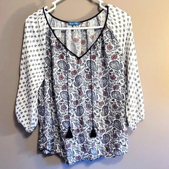 B35-FLEER BLEVE: WOMEN SIZE MEDIUM WOMENS TOP. NAVY BLUE, RED, WHITE - Picture 1 of 3